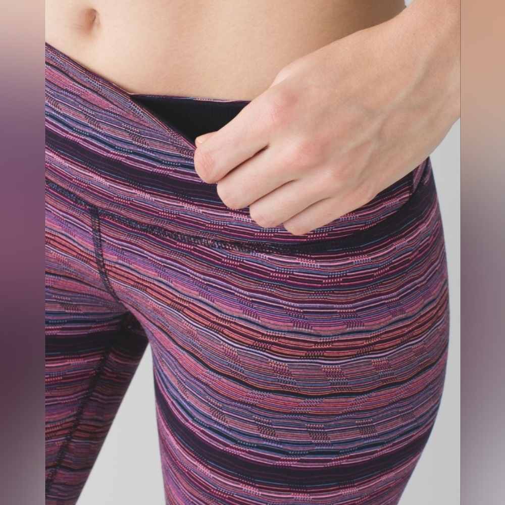 Lululemon Wunder Under Crop III - Picture 6 of 8